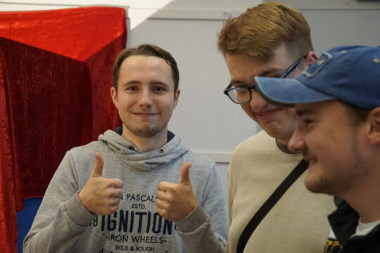 zwei Daumen hoch für das Klosterfest 2025