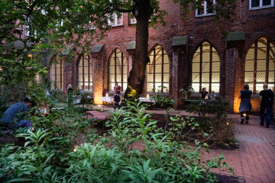 der Klosterhof im stimmungsvollen Licht