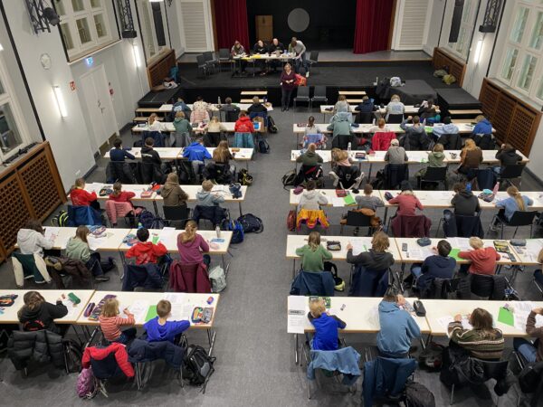 2025 = (20 + 25)^2 - Volles Haus mit Mathe