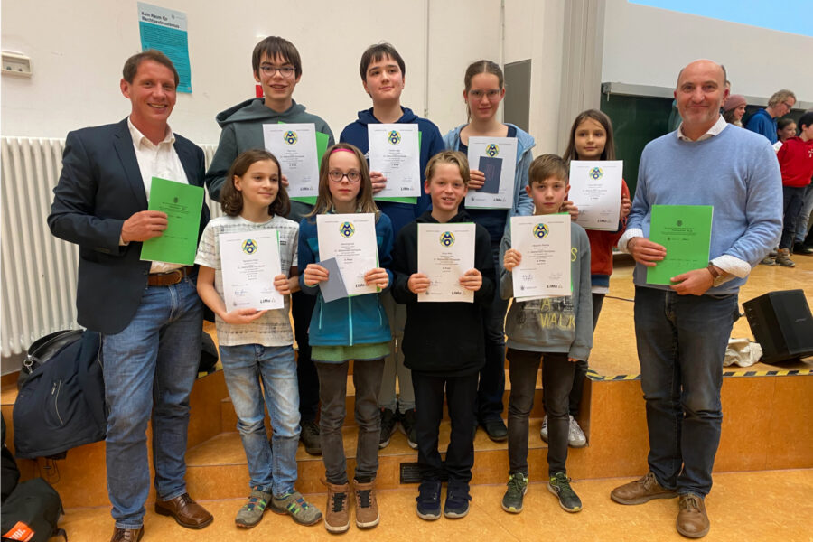 2025 = (20 + 25)^2 - Volles Haus mit Mathe