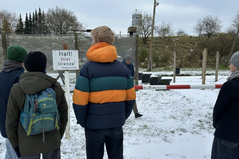 Buon anno! Che l'inverno finisca presto affinché la primavera possa presto riunirci.