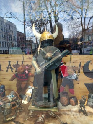 Auf dem Weg durch Oslo wenigstens EIN Wikinger!