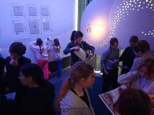 Gruppenarbeit im Nobel-Friedenszentrum. Sehr interessierte und engagierte Jugendliche. Um es einmal deutlich zu sagen: schön, mit dem Katharineum unterwegs zu sein. Unsere Jugendlichen sind gute Botschafterinnen und Botschafter unserer Kultur.