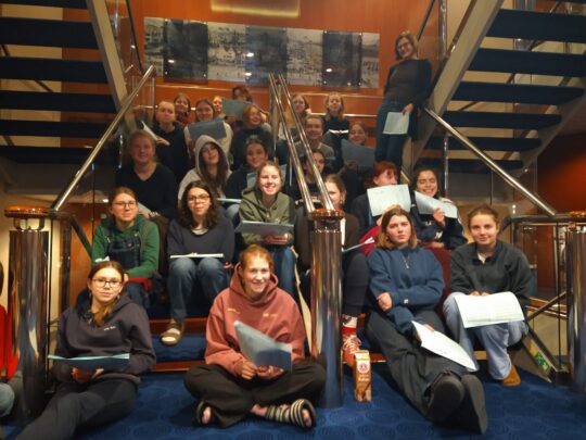 Bordimpressionen und eine Chorprobe unter schlechtesten akustistischen Bedingungen - aber mit hohem Identifikationswert!