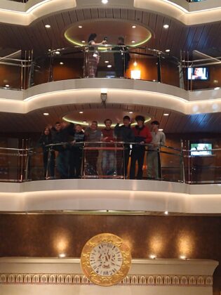 Bordimpressionen und eine Chorprobe unter schlechtesten akustistischen Bedingungen - aber mit hohem Identifikationswert!