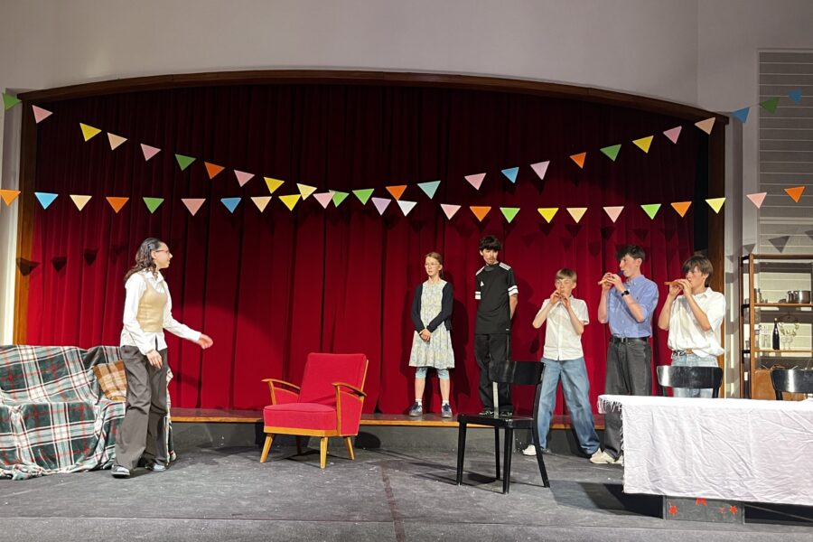„Die Physiker“ – Ein Theaterprojekt der Klasse 8b