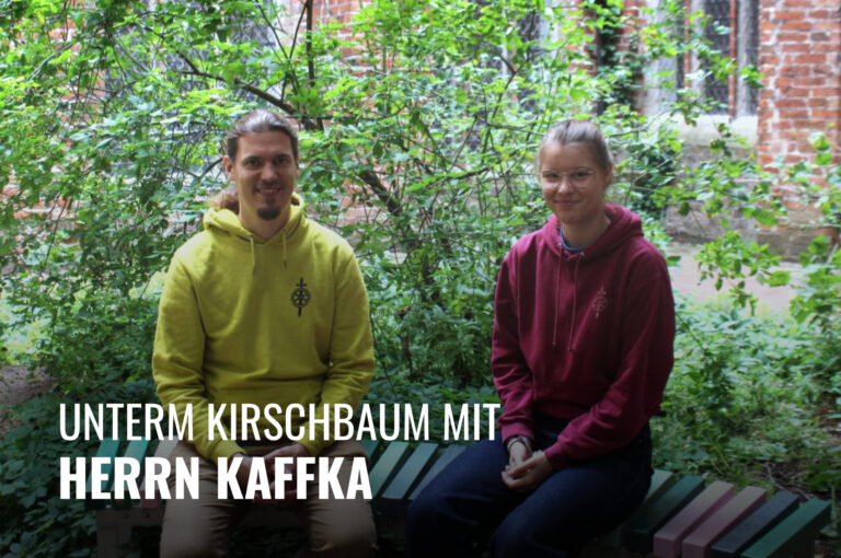 Unterm Kirschbaum mit … Herrn Kaffka