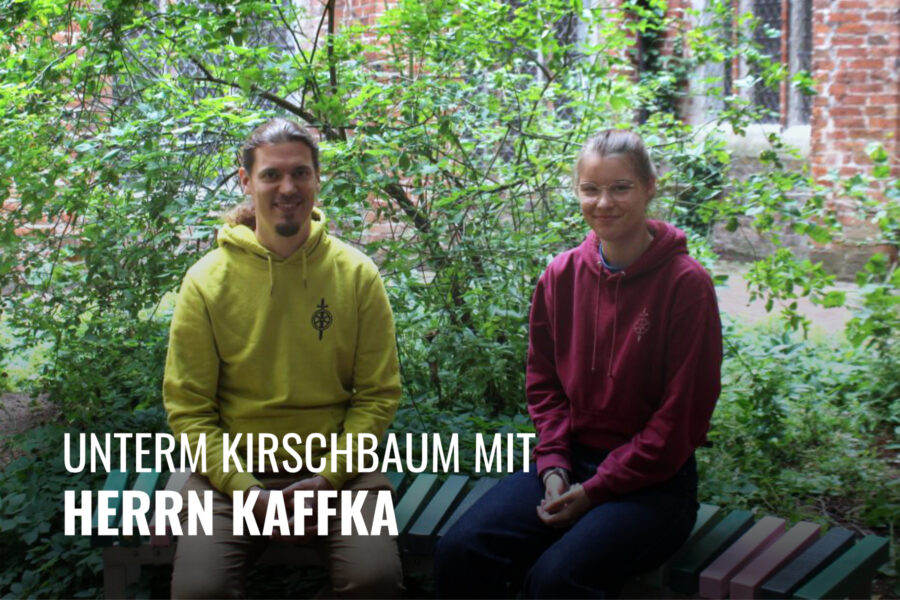 Unterm Kirschbaum mit … Herrn Kaffka